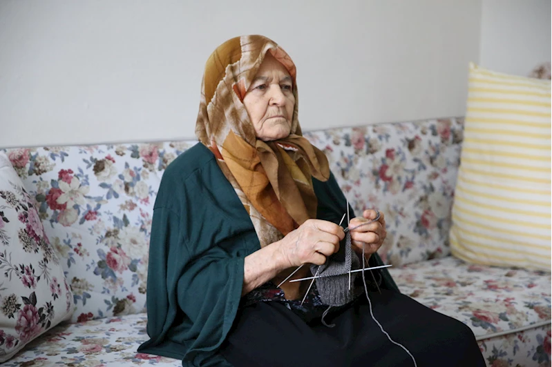 110 yaşındaki Hayriye nineye Anneler Günü hediyesi 