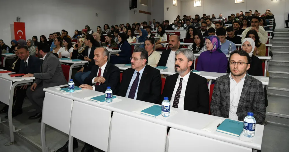 HUKUK AKADEMİSİ’NDE KONFERANS