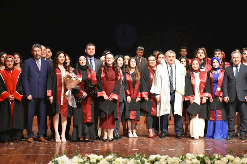 Artvin Çoruh Üniversitesinde mezuniyet töreni düzenlendi