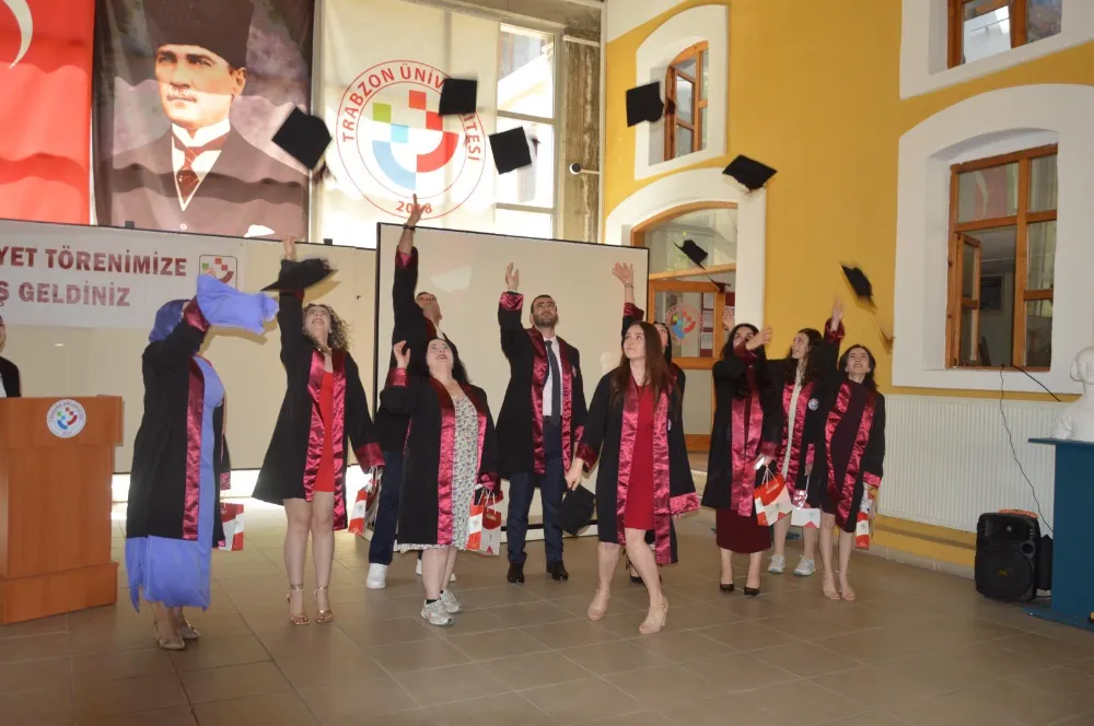 GÜZEL SANATLAR FAKÜLTESİNDE MEZUNİYET COŞKUSU