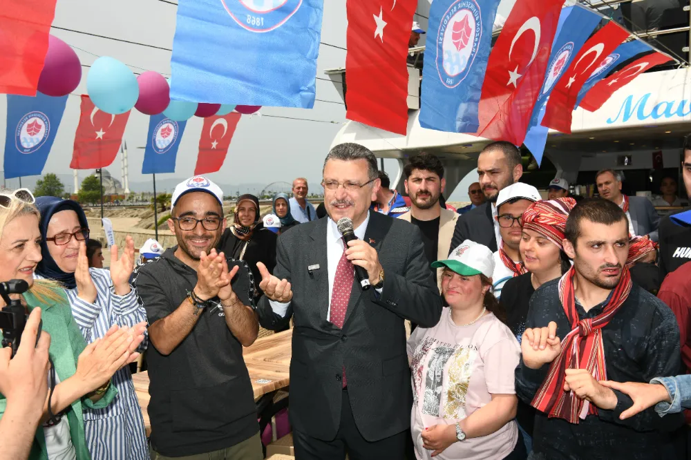 BAŞKAN GENÇ: ÖZEL BİREYLERİMİZİN MUTLULUĞU İÇİN GAYRET EDİYORUZ