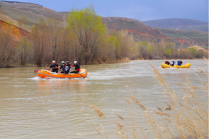 Bayburt raftingde söz sahibi olmak istiyor
