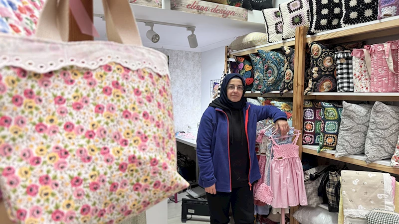 Özgün tasarımlarıyla renk renk çanta üretiyor