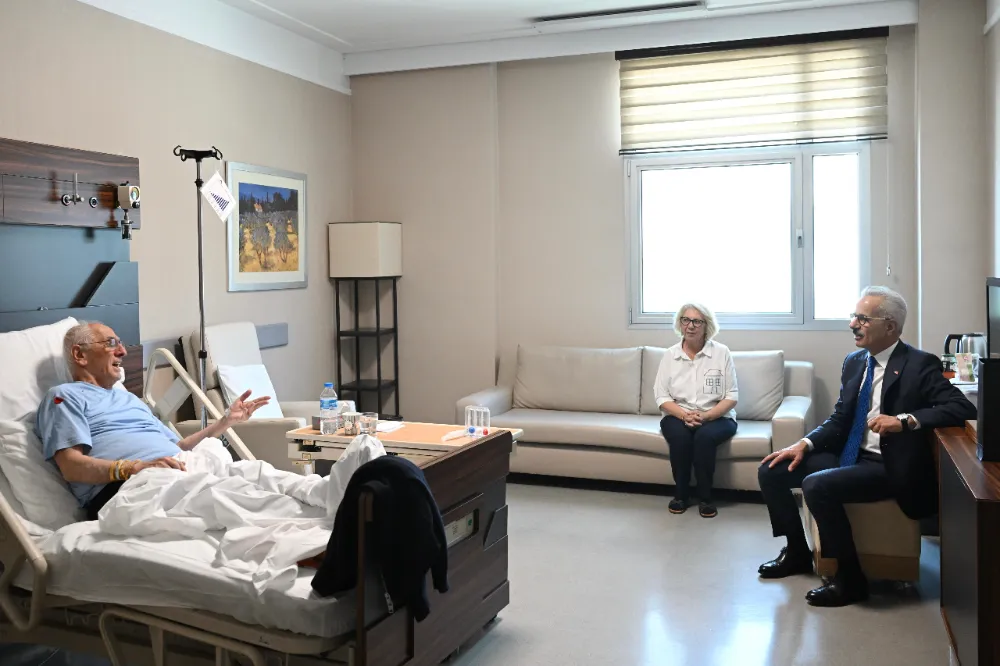 BAKAN URALOĞLU’NDAN ŞADAN EREN’E GEÇMİŞ OLSUN ZİYARETİ
