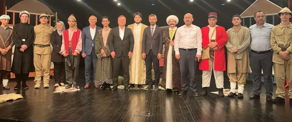 ANADOLU İMAM HATİP’TEN TİYATRO