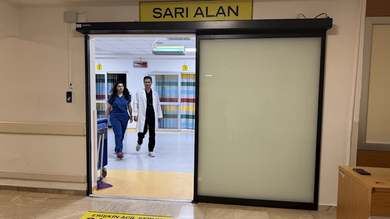 Çocukken izlediği babasıyla aynı hastanede görev yapıyor