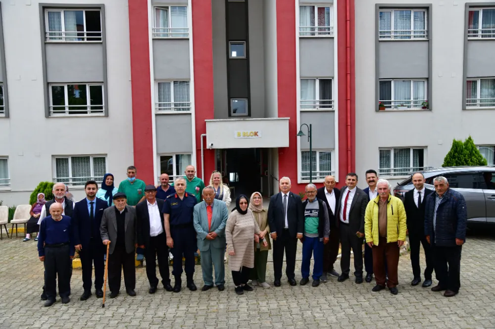 VALİ YILDIRIM’DAN HUZUREVİNE BABALAR GÜNÜ ZİYARETİ
