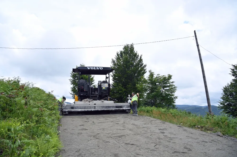 KALDIRIM YAYLASI YOLU BETONLANDI