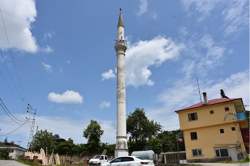 Camisiz minareden 8 yıldır ezan sesi eksik olmuyor