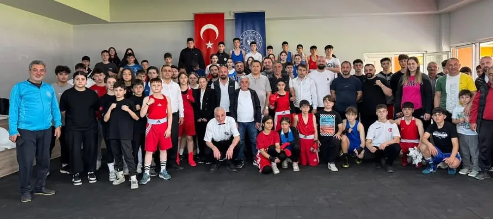 MİNİKLER RİNGE ÇIKTI