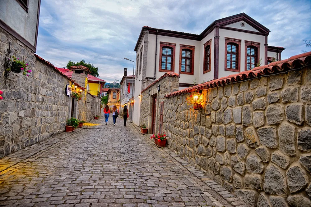 AKÇAABAT’IN YAŞAYAN TARİHİ; ORTAMAHALLE
