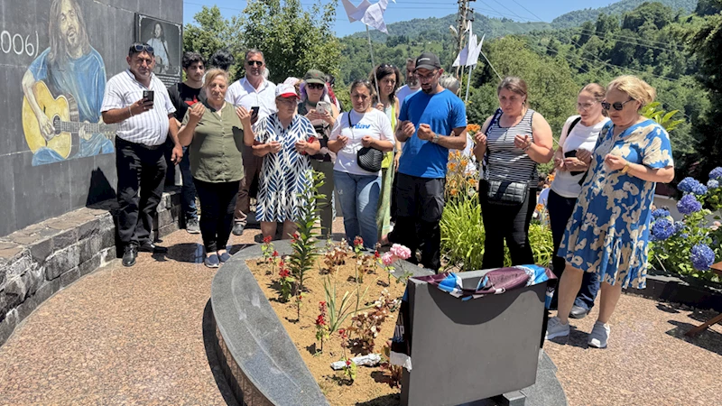 Karadenizli sanatçı Kazım Koyuncu, vefatının 20. yılında mezarı başında anıldı