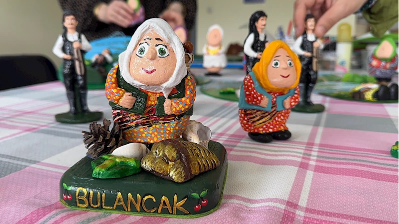 Karadenizli yaşlı kadınları tasvir ettiği taş bebekler ev hanımının gelir kapısı oldu