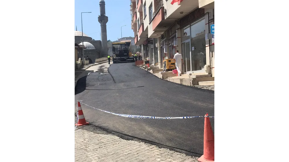 YENİ CAMİ SOKAK’TA ASFALTLAMA BAŞLADI