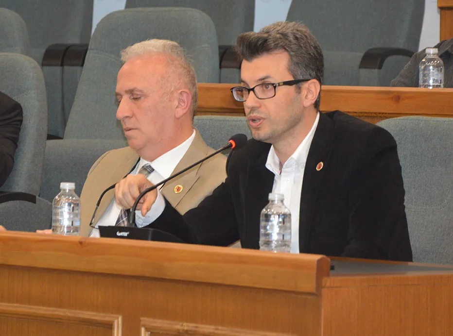 CHP’Lİ MECLİS ÜYESİNDEN TRAFİK VE ALTYAPI ELEŞTİRİSİ