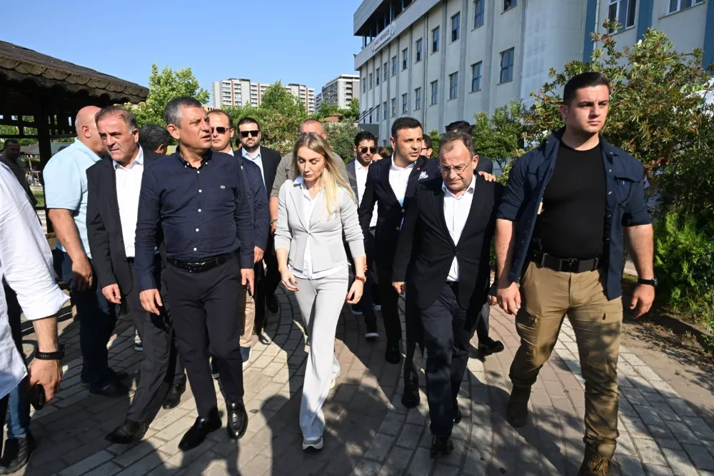 CHP’Lİ BAK’TAN FERDİ ZEYREK’E DESTEK ZİYARETİ