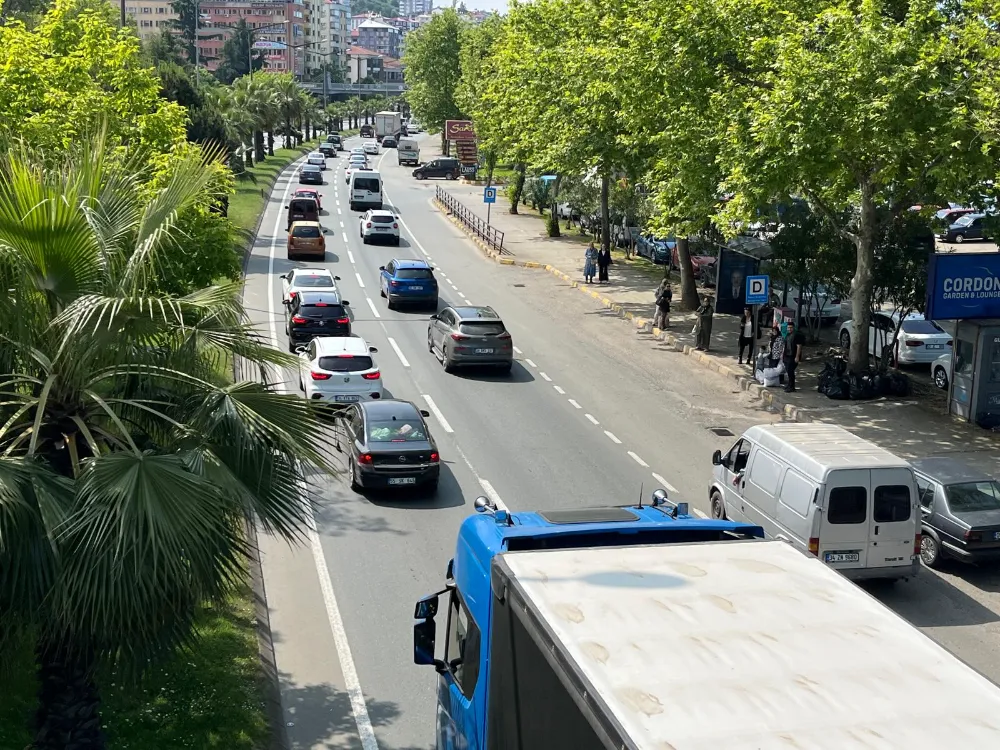 SAHİL YOLUNDA YOĞUNLUK