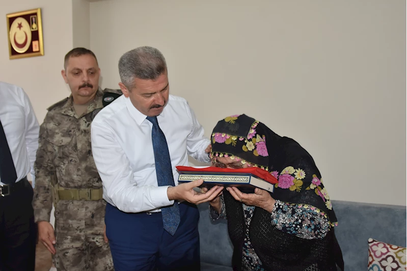 Artvin Valisi Ergün'den 15 Temmuz şehitlerinin ailelerine ziyaret