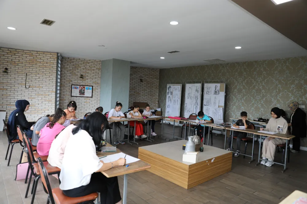GENÇLER SANATLA BULUŞUYOR