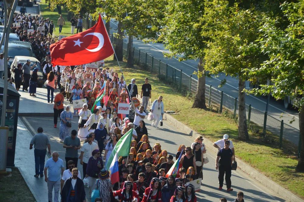 FESTİVAL COŞKUSU AKÇAABAT SOKAKLARINDA YANKILANDI