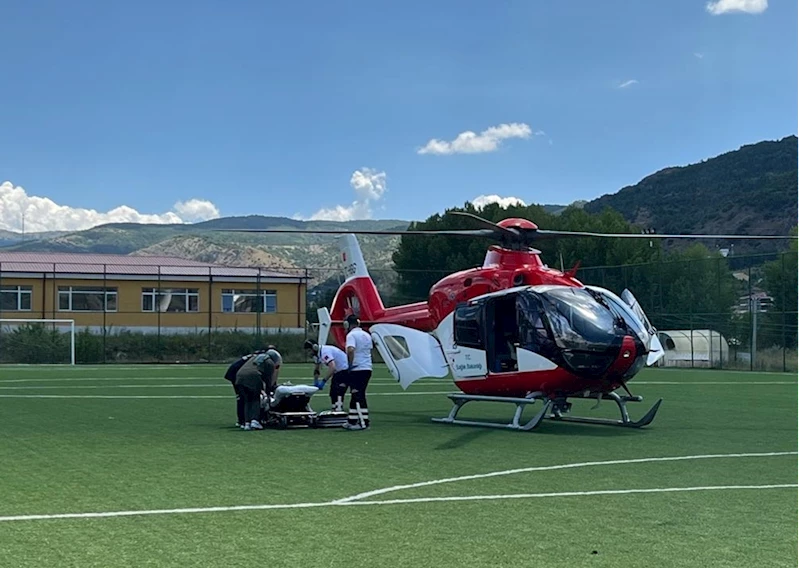 Giresun'da şarampole devrilen asfalt yüklü kamyonun sürücüsü yaralandı