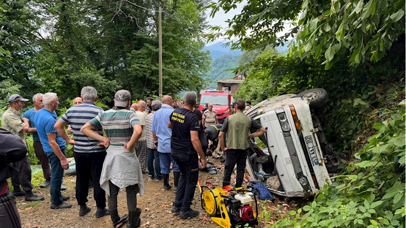 Rize'de panelvanın devrilmesi sonucu 2 kişi öldü, 3 kişi yaralandı