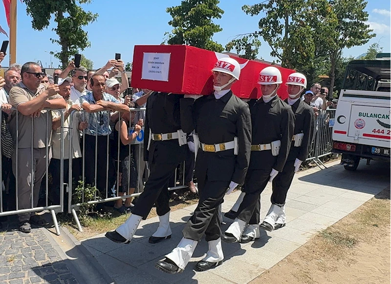 Şehit İkmal Er Semih Erdoğan, Giresun'da son yolculuğuna uğurlandı