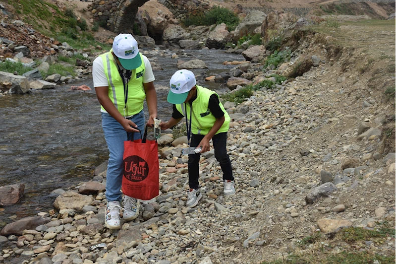 Yaylada çöpleri toplayan iki kardeş "çevre müfettişi" oldu