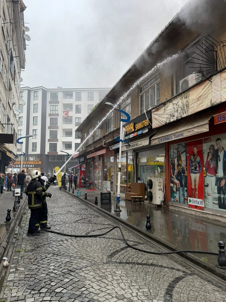 Rize'de depoda çıkan yangın söndürüldü