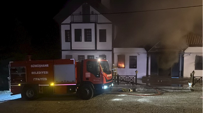 Gümüşhane'de butik otelde çıkan yangına itfaiye ekipleri müdahale ediyor