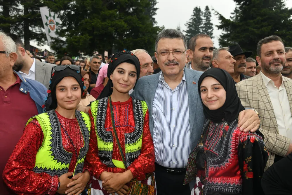 GENÇ, KADIN CİNAYETLERİNİ LANETLEDİ