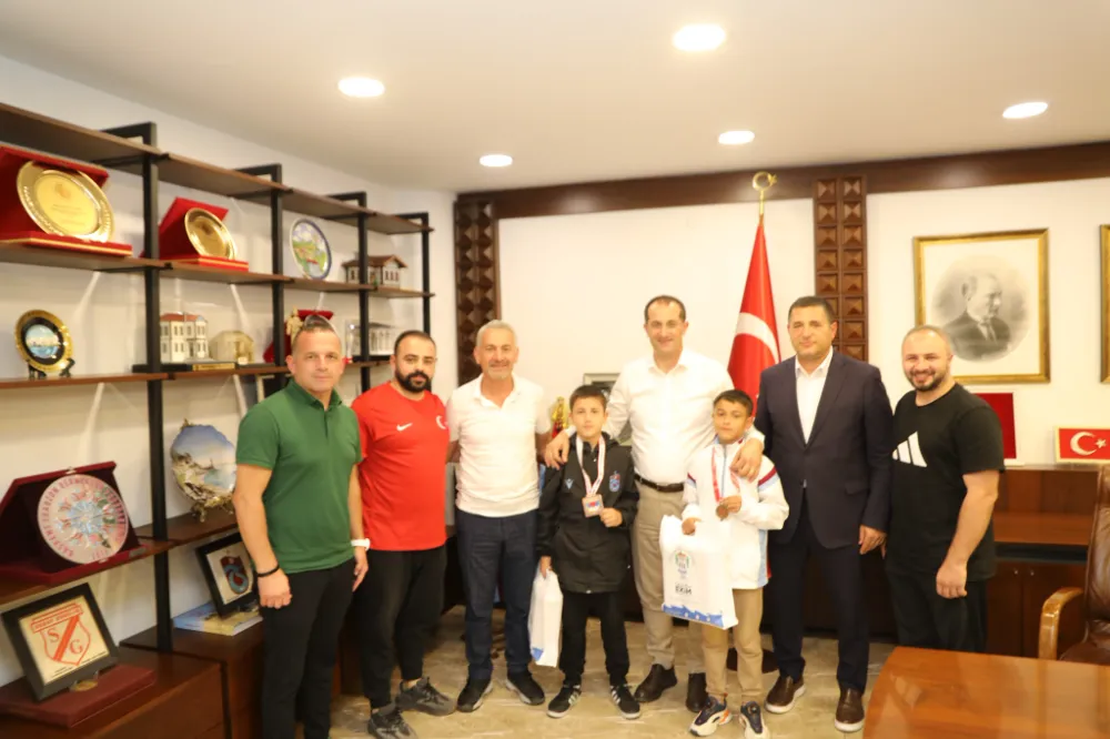 ŞAMPİYONLAR BAŞKAN’LA BULUŞTU