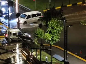 AKÇAABAT’I SAĞANAK VURDU