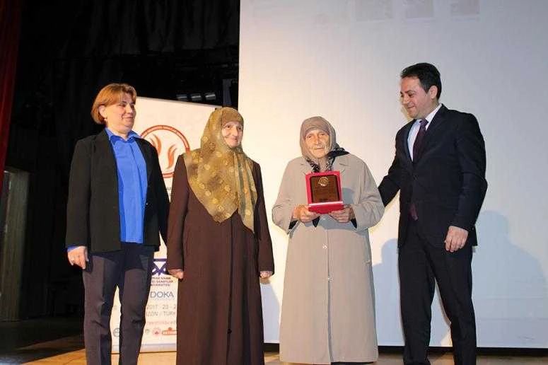 Yazmalardaki El İzleri