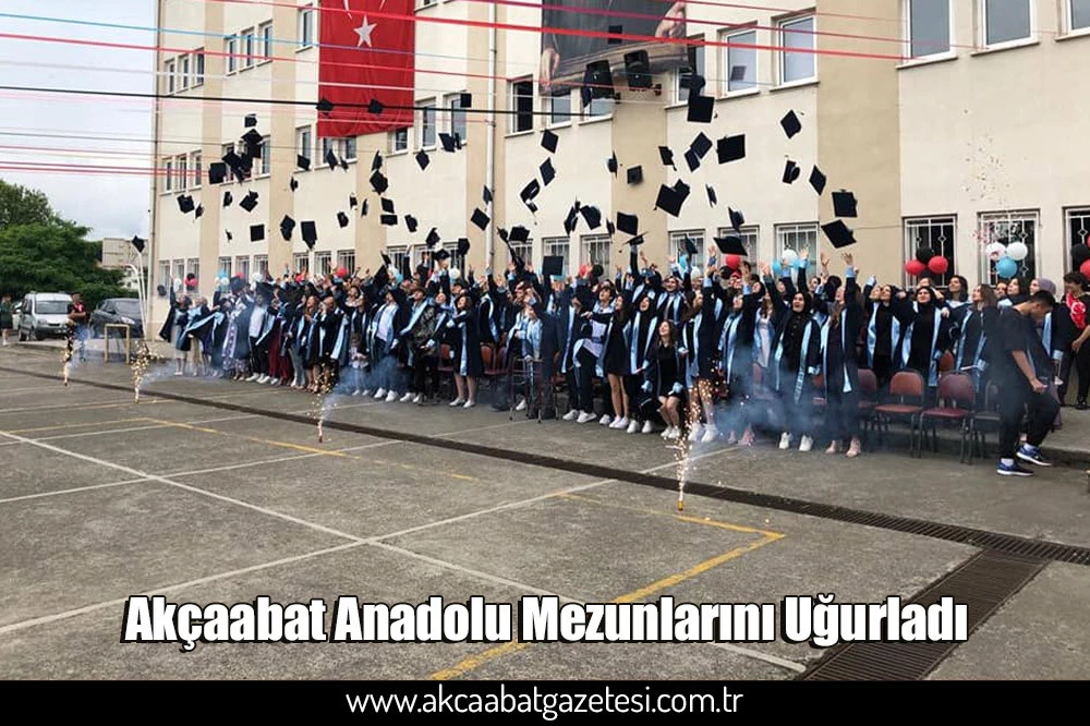 Akçaabat Anadolu Mezunlarını Uğurladı