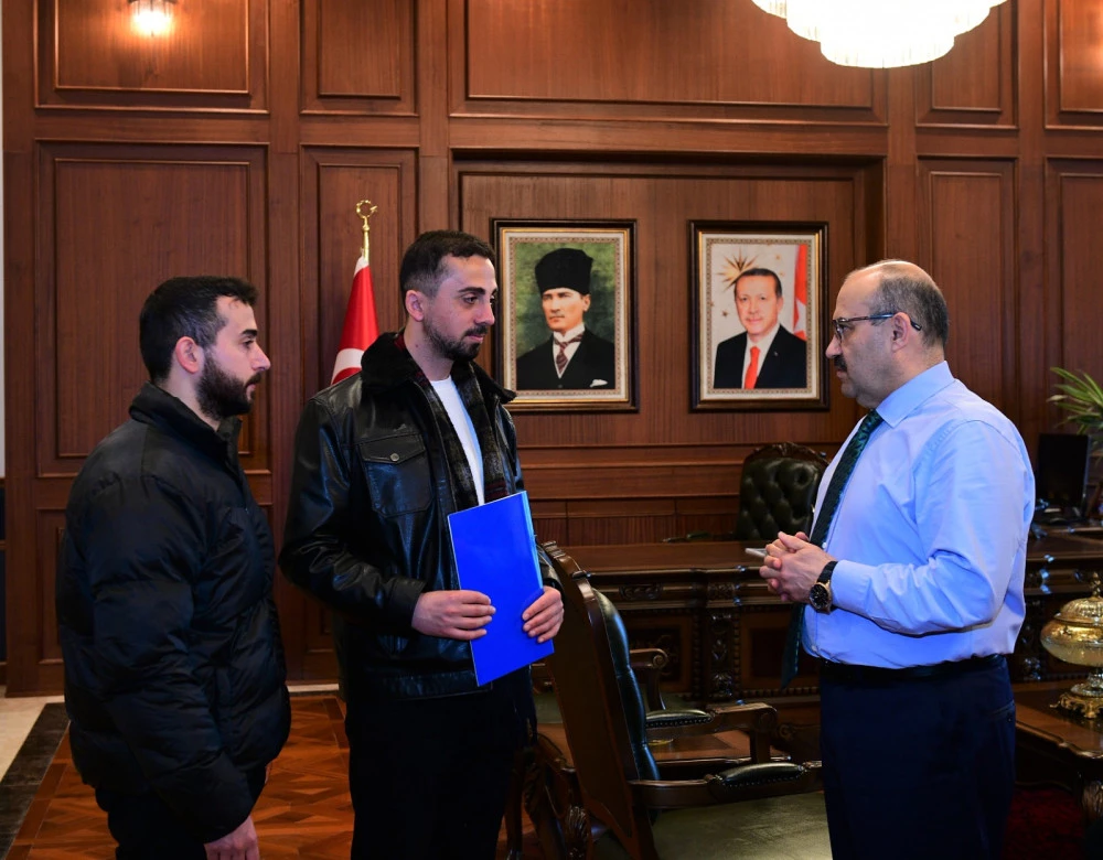 Vali Ustaoğlu belgeselleri beğendi